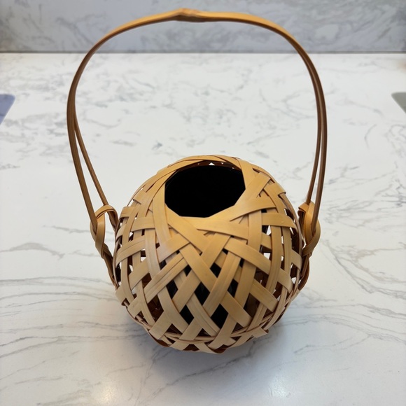 Japanese Handwoven Bamboo Basket Vase- Small Kago Ikebana vase - Picture 6 of 12